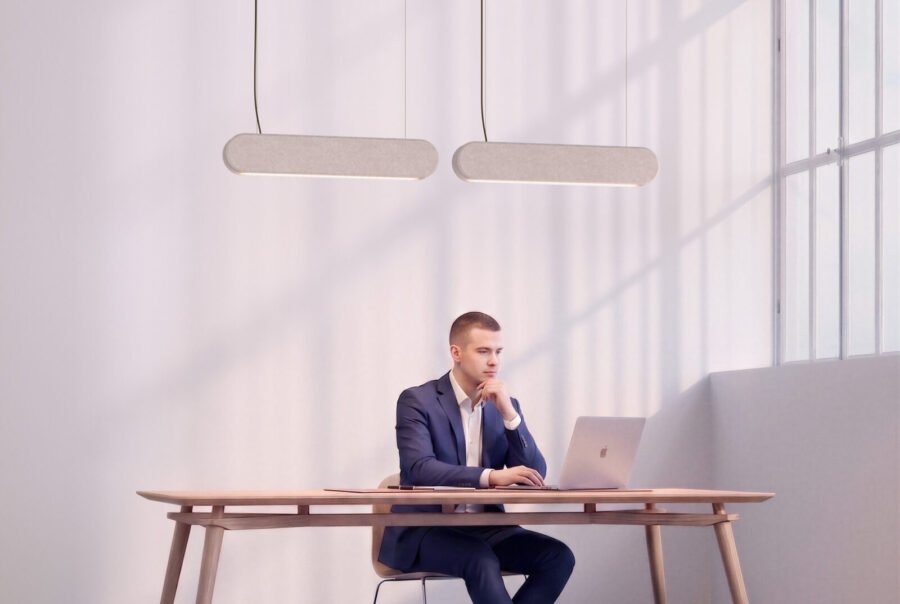 Acoustic pendant light kipu 72 for workspaces color sand arena